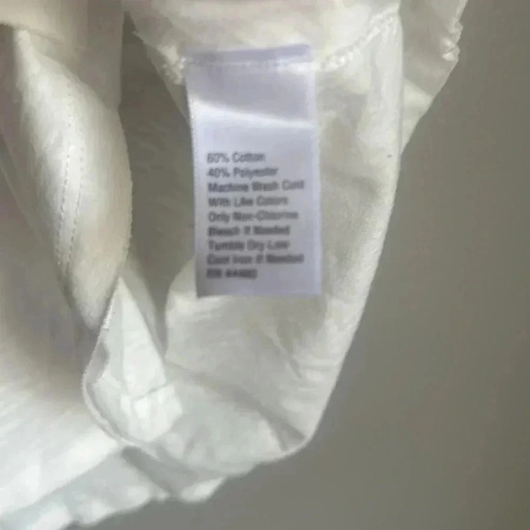 Wonderly Women’s Basic White Flowy Top - Picture 8 of 9